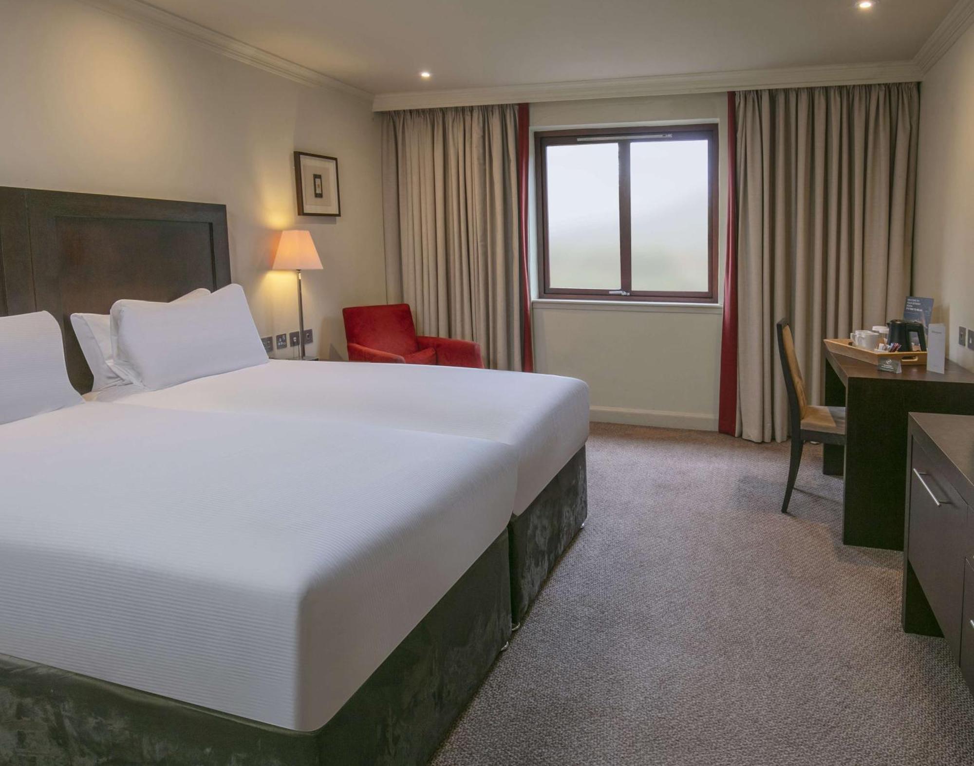 Glasgow Westerwood Hotel, Spa & Golf Resort Cumbernauld Extérieur photo